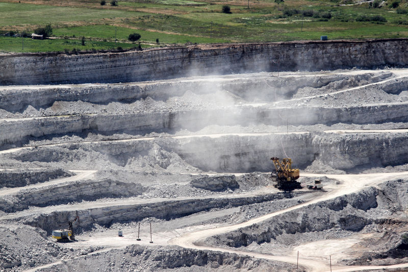 Какую роль играет воздушный компрессор в процессе добычи полезных ископаемых?